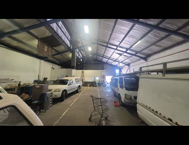 650M² WAREHOUSE TO LET IN ATLANTIS CENTRAL